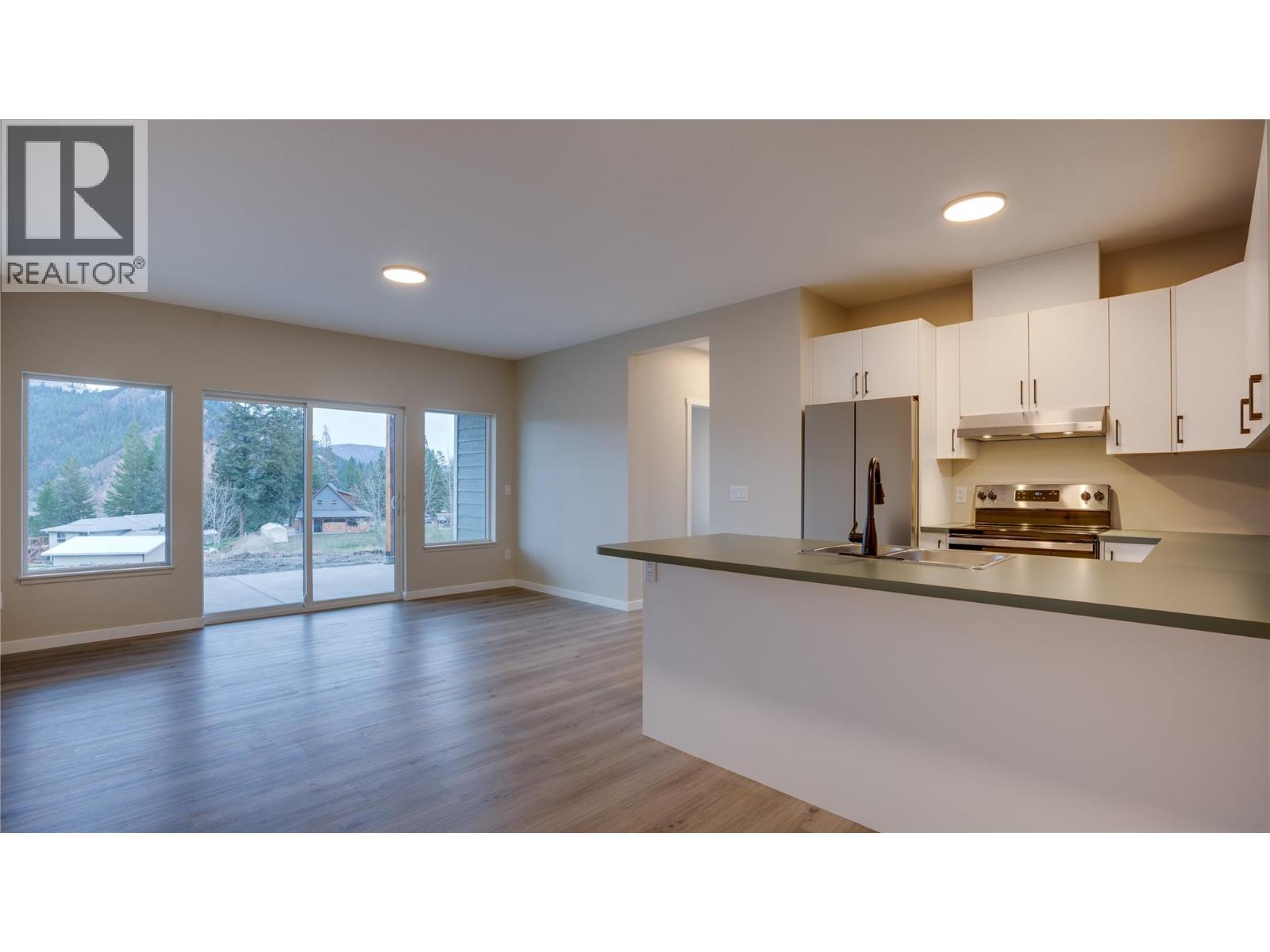 2123 Mountain View Avenue, Lumby, British Columbia  V0E 2G0 - Photo 49 - 10369445