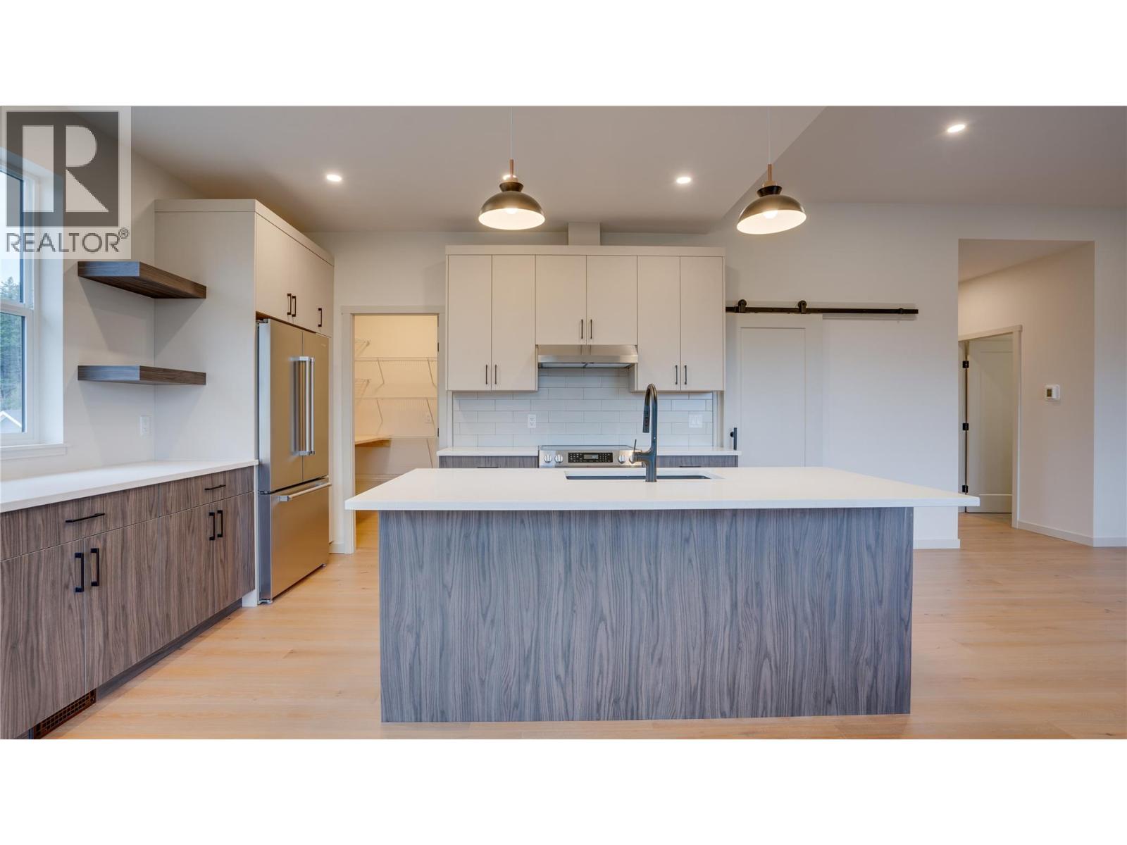 2123 Mountain View Avenue, Lumby, British Columbia  V0E 2G0 - Photo 14 - 10369445