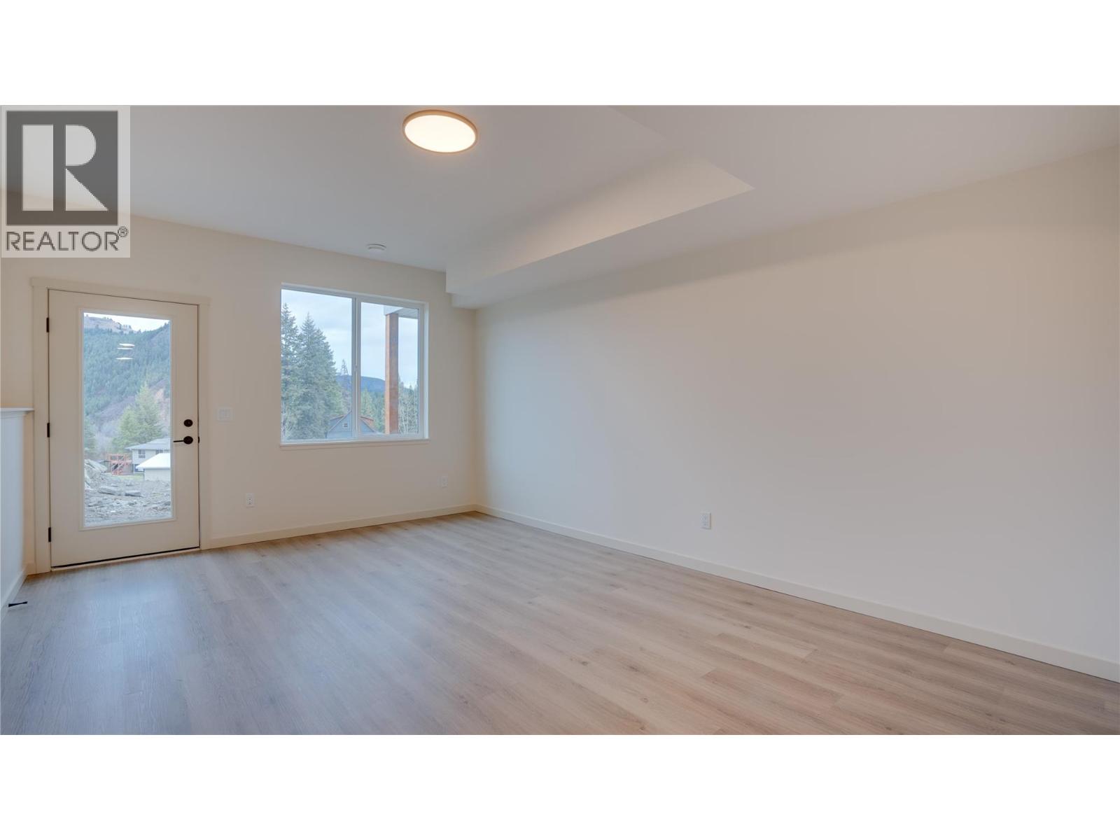 2123 Mountain View Avenue, Lumby, British Columbia  V0E 2G0 - Photo 40 - 10369445