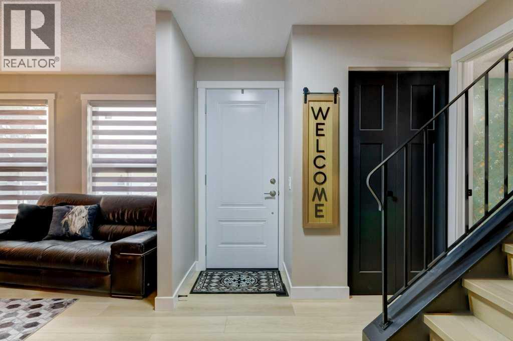 22 Hunters Gate, Okotoks, Alberta  T1S 1K9 - Photo 4 - A2268453