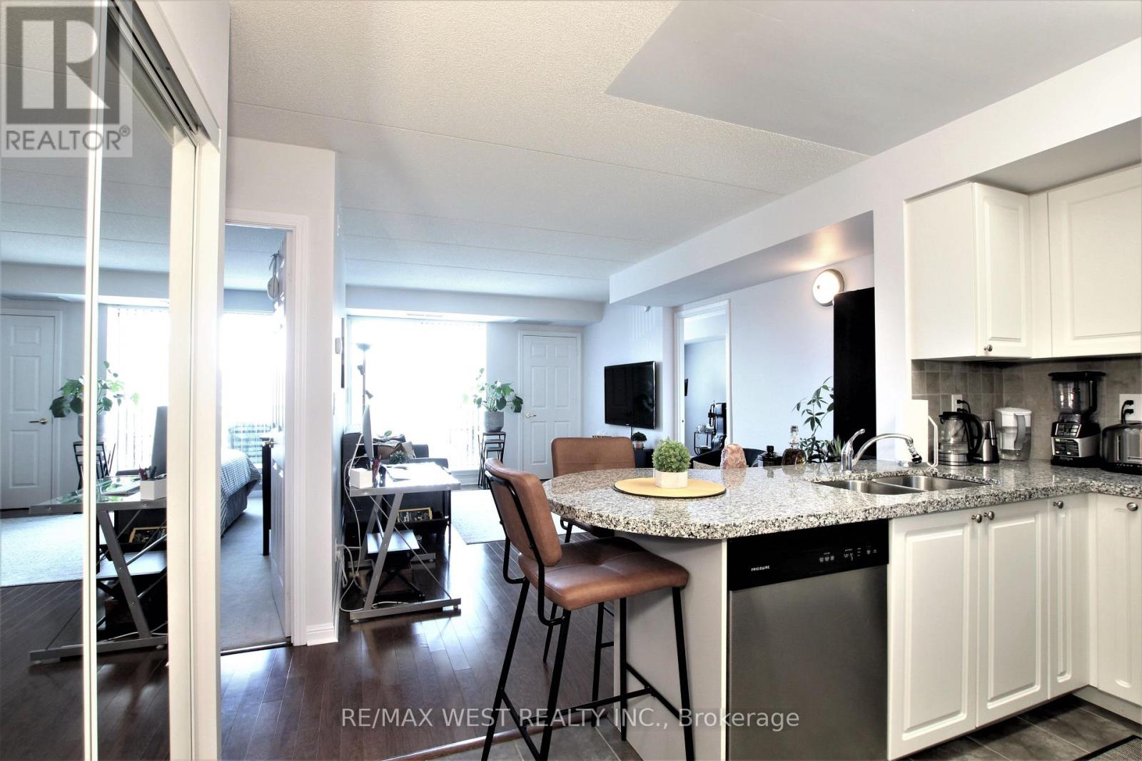 203 - 65 Via Rosedale, Brampton, Ontario  L6R 3N8 - Photo 6 - W12571290