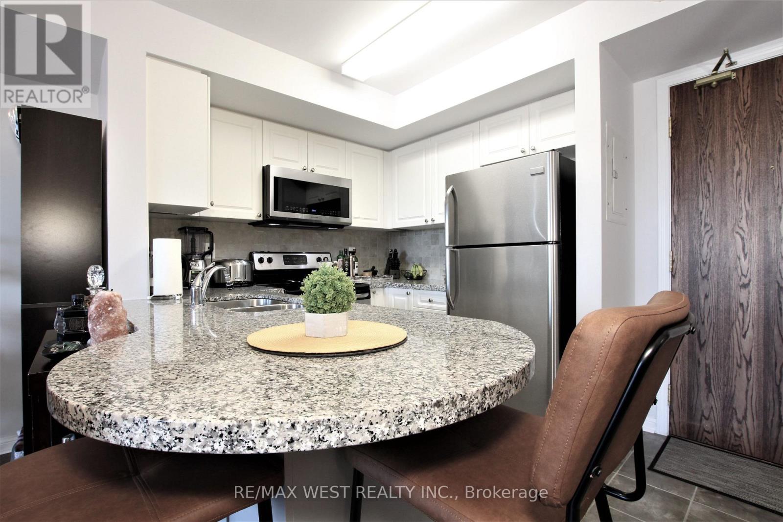 203 - 65 Via Rosedale, Brampton, Ontario  L6R 3N8 - Photo 10 - W12571290