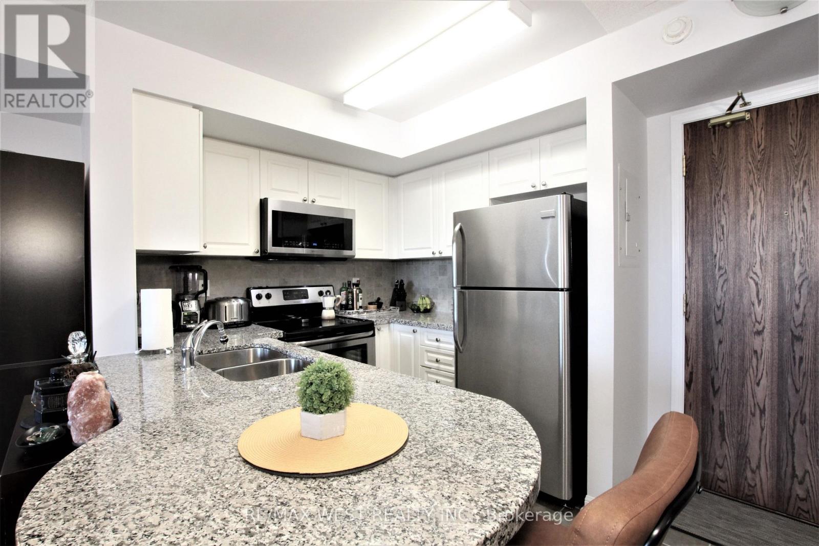 203 - 65 Via Rosedale, Brampton, Ontario  L6R 3N8 - Photo 9 - W12571290