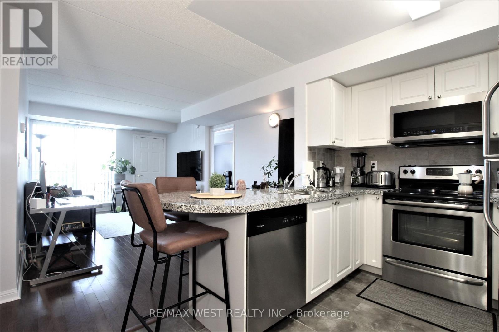 203 - 65 Via Rosedale, Brampton, Ontario  L6R 3N8 - Photo 7 - W12571290