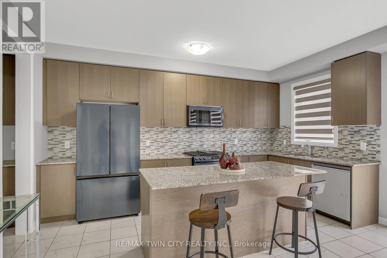 22 Rustic Oak Trail, North Dumfries, Ontario  N0B 1E0 - Photo 11 - X12552538