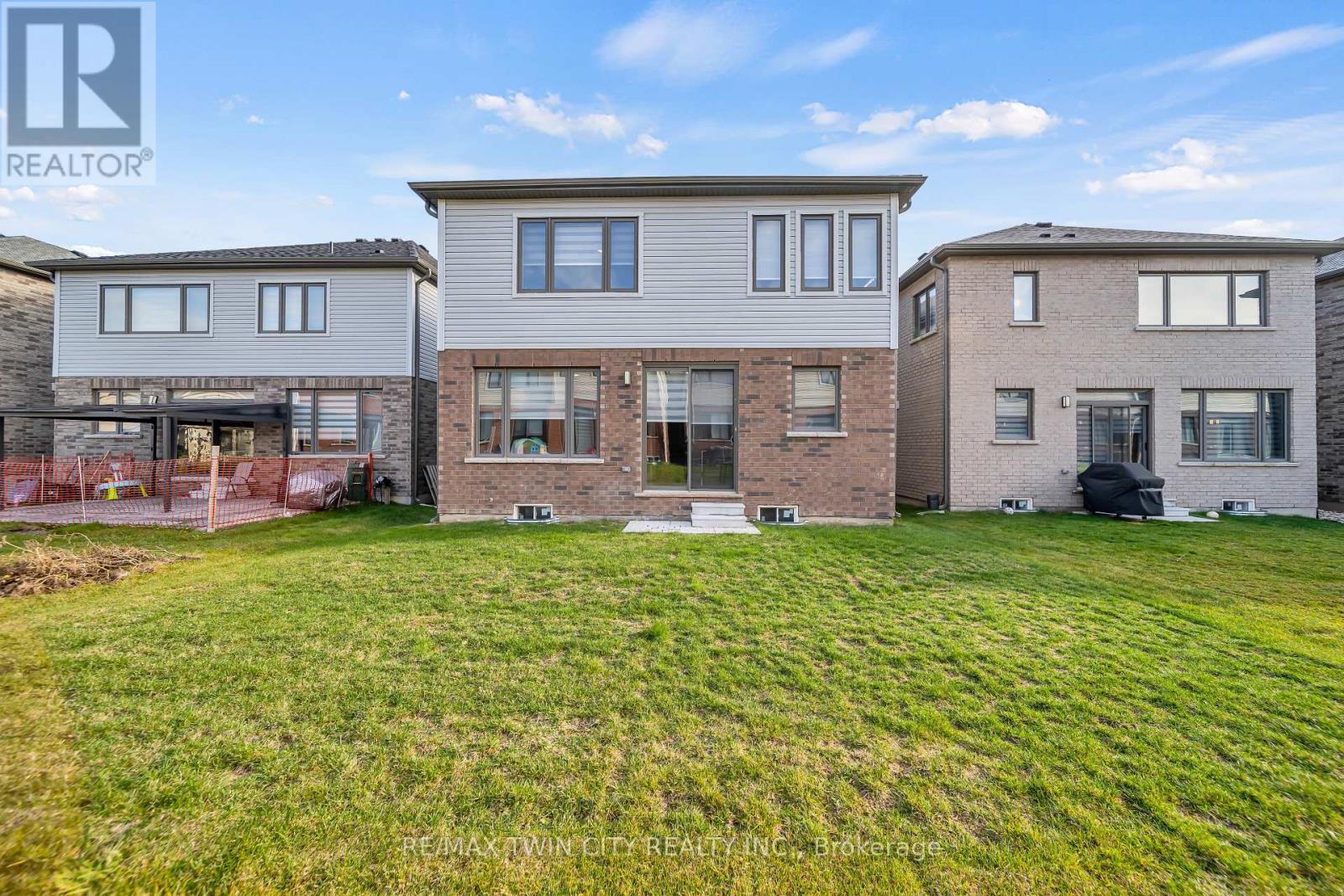 22 Rustic Oak Trail, North Dumfries, Ontario  N0B 1E0 - Photo 39 - X12552538