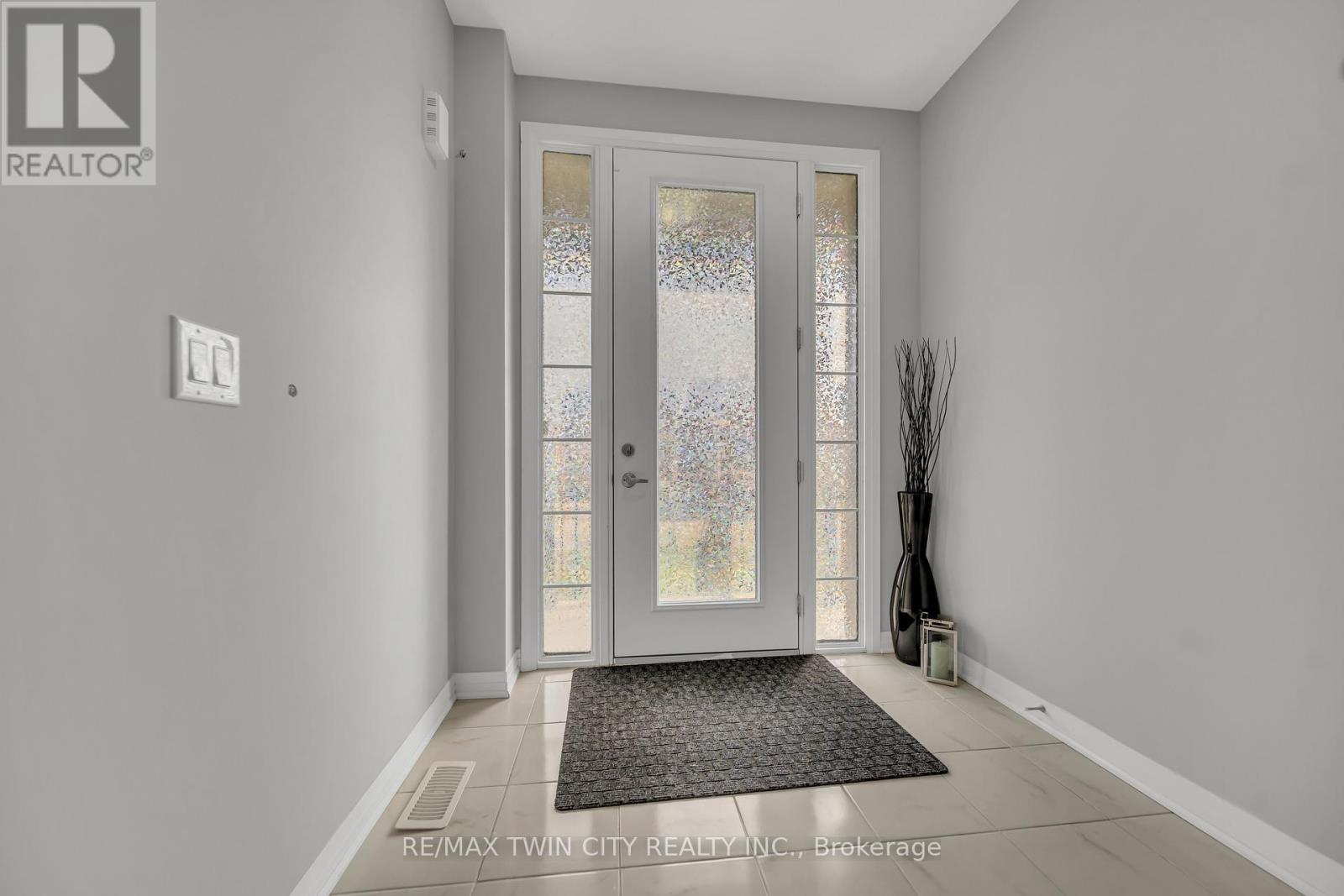 22 Rustic Oak Trail, North Dumfries, Ontario  N0B 1E0 - Photo 4 - X12552538