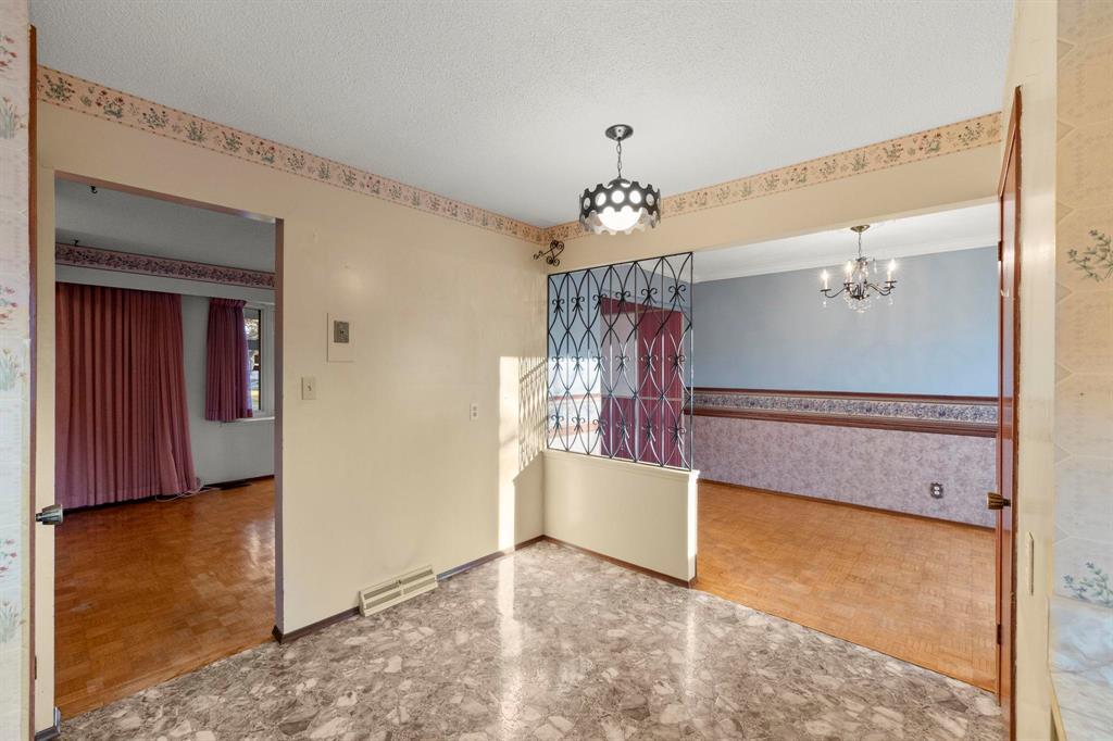 42 Blue Spruce Crescent, Winnipeg, Manitoba  R2M 4C2 - Photo 11 - 202528851