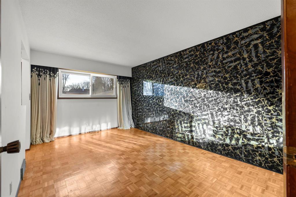 42 Blue Spruce Crescent, Winnipeg, Manitoba  R2M 4C2 - Photo 13 - 202528851