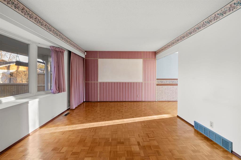 42 Blue Spruce Crescent, Winnipeg, Manitoba  R2M 4C2 - Photo 6 - 202528851