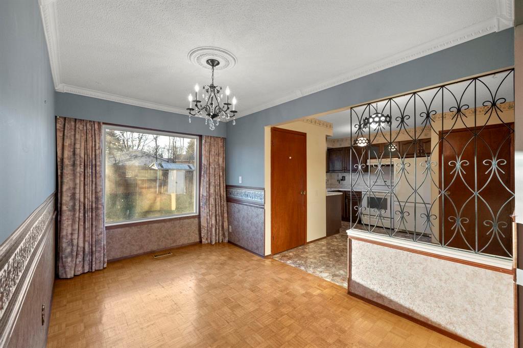 42 Blue Spruce Crescent, Winnipeg, Manitoba  R2M 4C2 - Photo 7 - 202528851