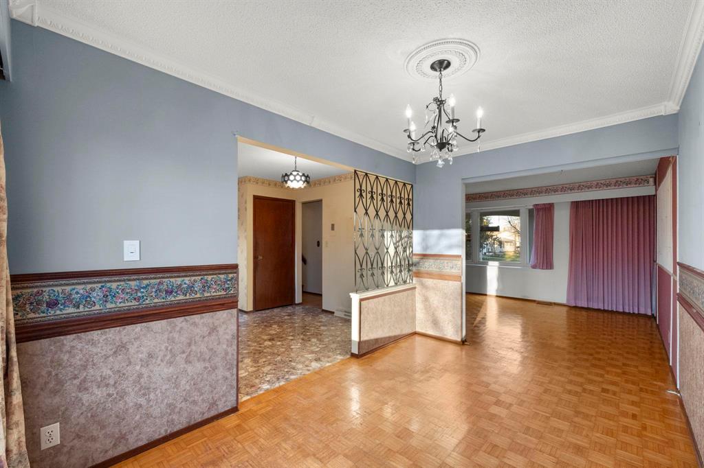 42 Blue Spruce Crescent, Winnipeg, Manitoba  R2M 4C2 - Photo 8 - 202528851