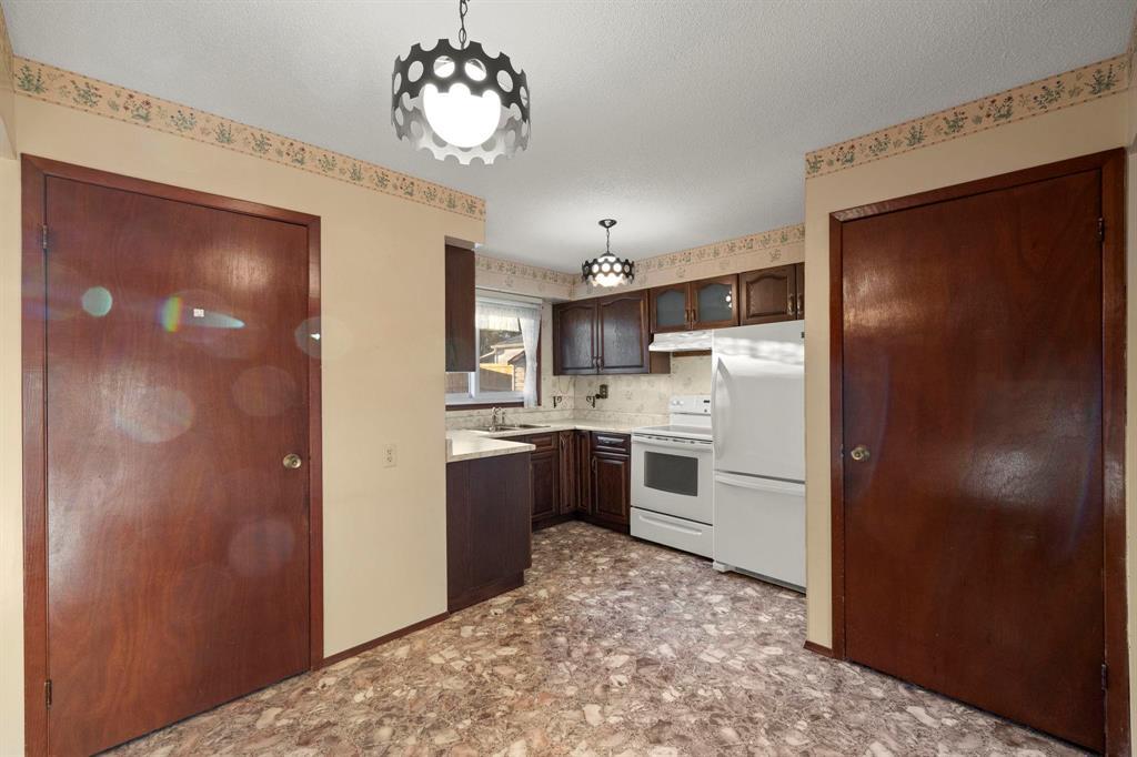 42 Blue Spruce Crescent, Winnipeg, Manitoba  R2M 4C2 - Photo 9 - 202528851