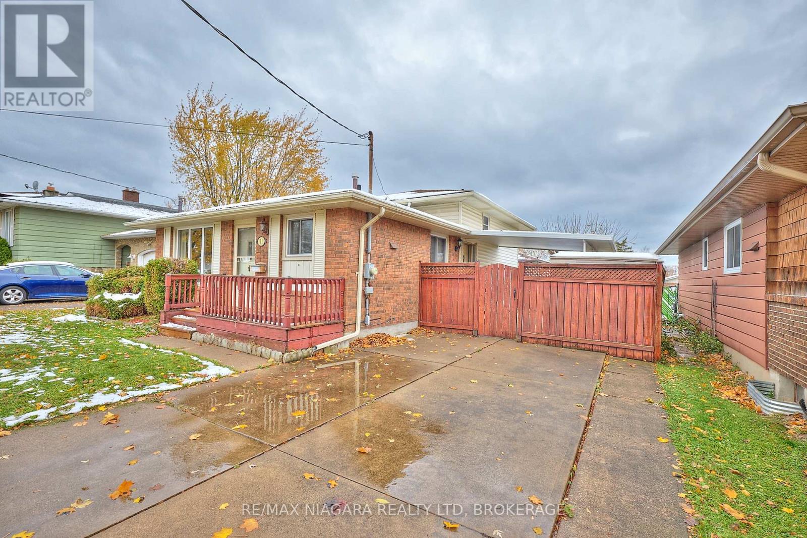 11 Stonegate Drive, St. Catharines, Ontario  L2P 3K9 - Photo 2 - X12540846