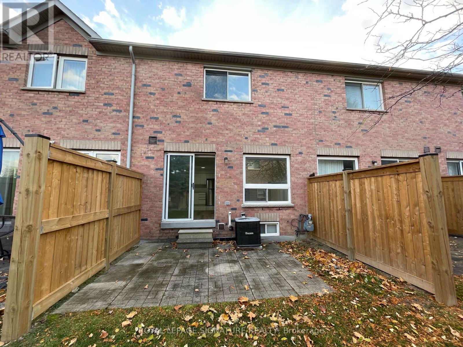 3 - 2900 Rio Court, Mississauga, Ontario L5M 6J3 - Photo 2 - W12564404