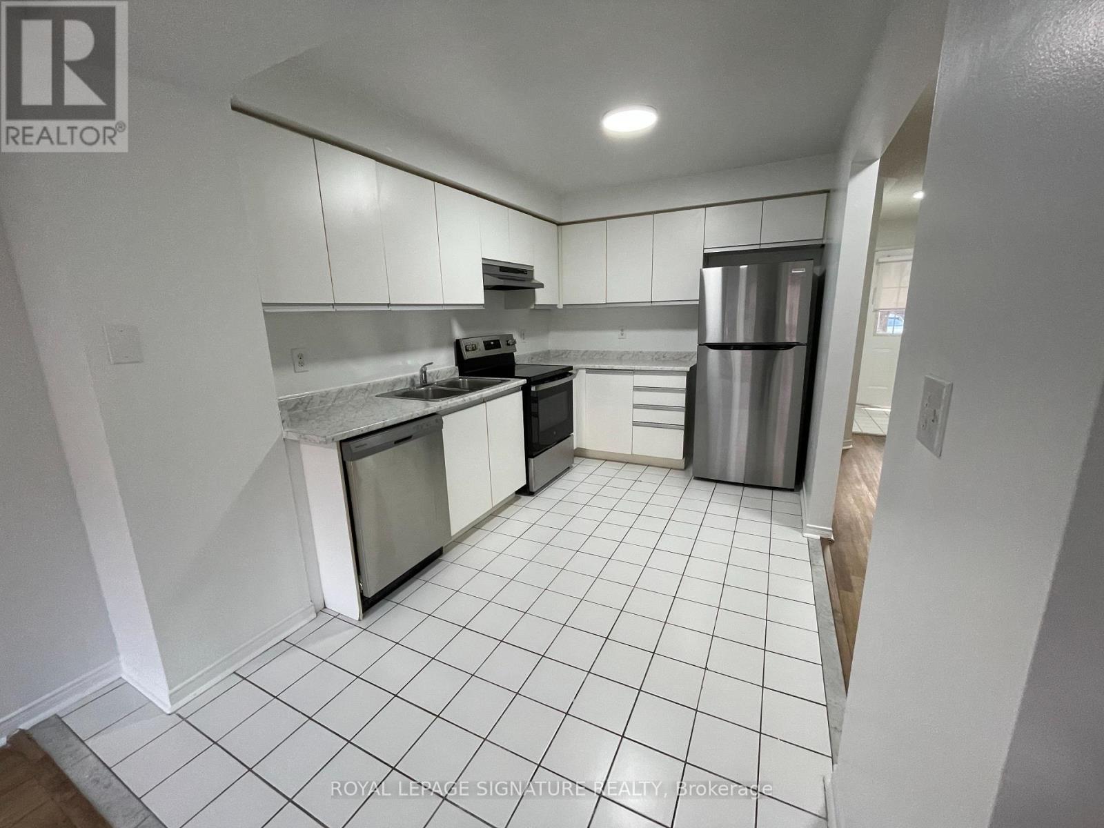 3 - 2900 Rio Court, Mississauga, Ontario L5M 6J3 - Photo 3 - W12564404