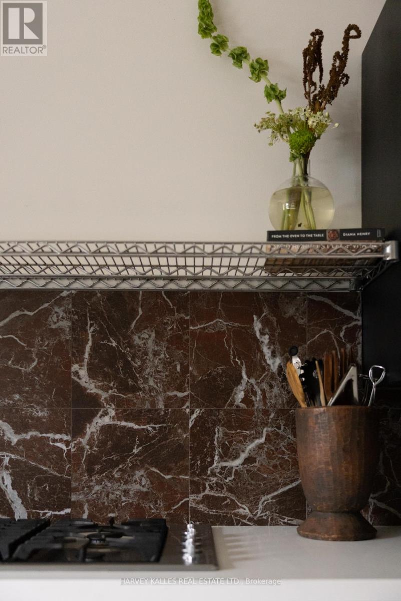 799 Euclid Avenue, Toronto, Ontario  M6G 2V3 - Photo 13 - C12571642