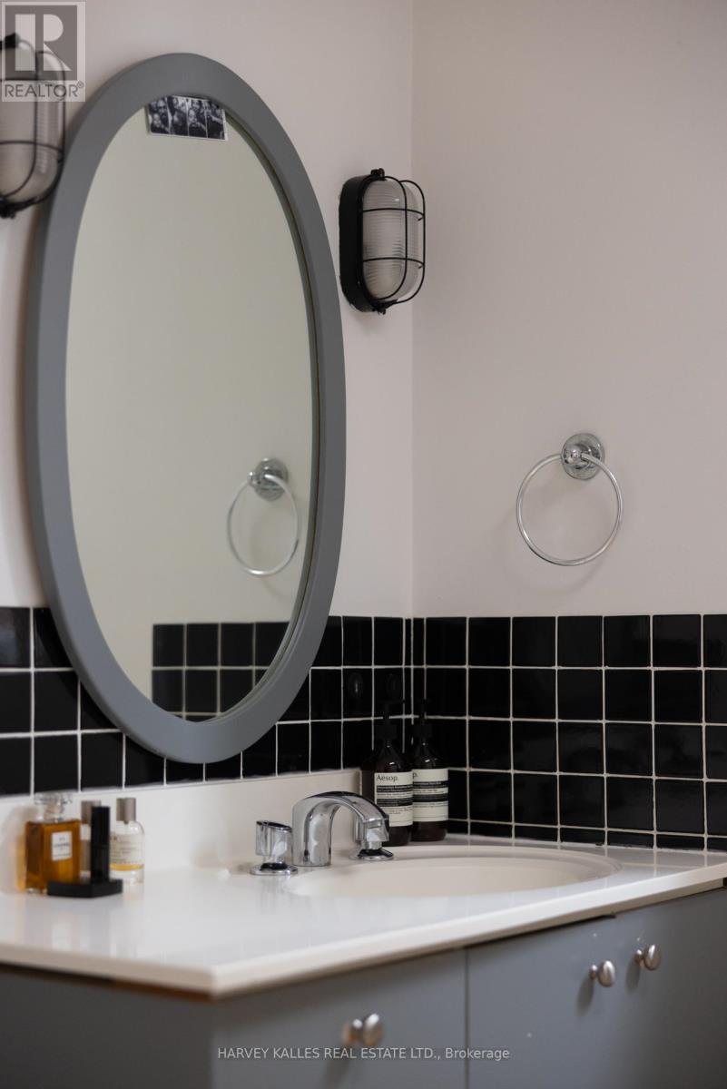 799 Euclid Avenue, Toronto, Ontario  M6G 2V3 - Photo 22 - C12571642