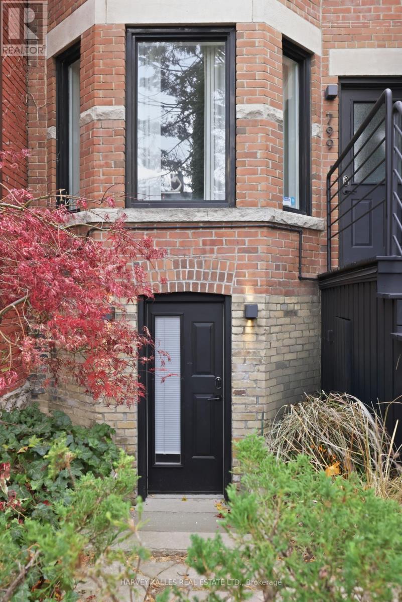 799 Euclid Avenue, Toronto, Ontario  M6G 2V3 - Photo 3 - C12571642