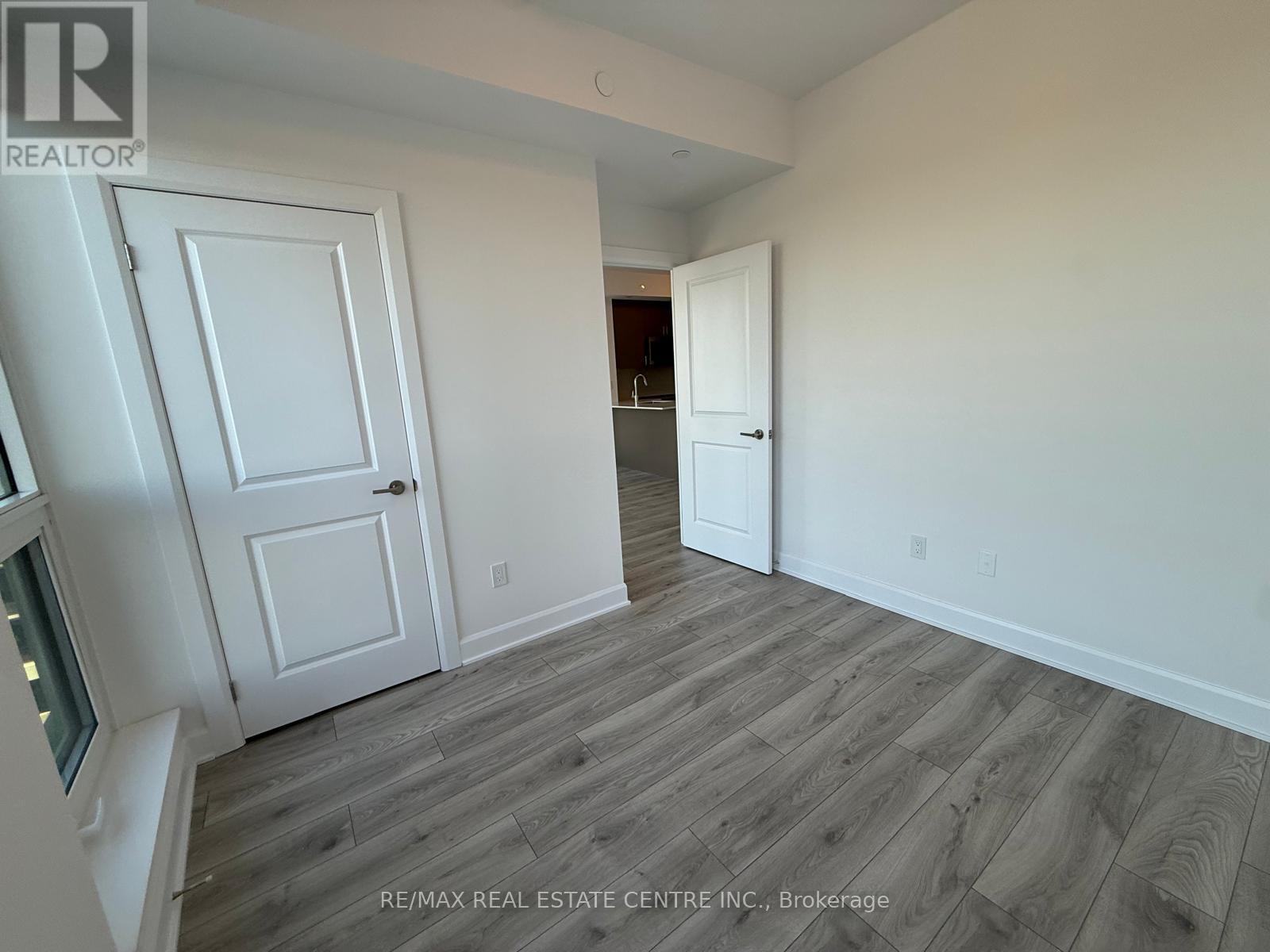 1003 - 3240 William Coltson Avenue, Oakville, Ontario L6H 8C8 - Photo 10 - W12402384