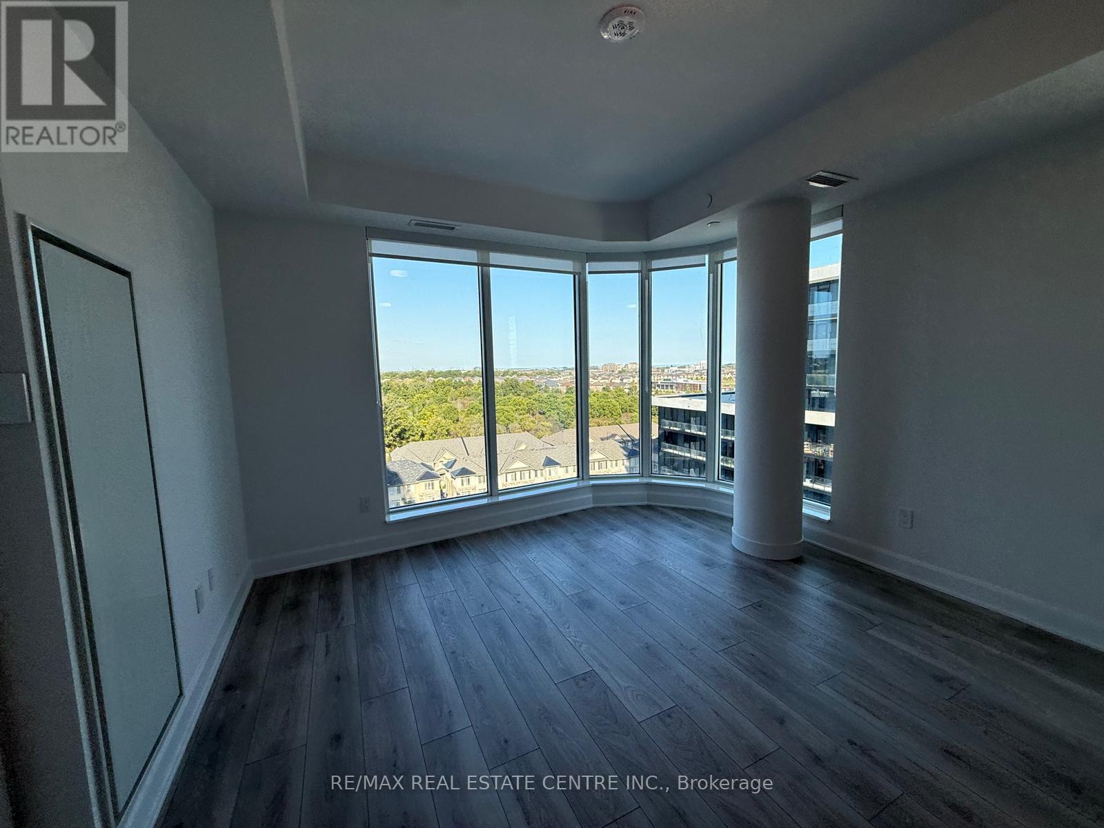 1003 - 3240 William Coltson Avenue, Oakville, Ontario L6H 8C8 - Photo 17 - W12402384