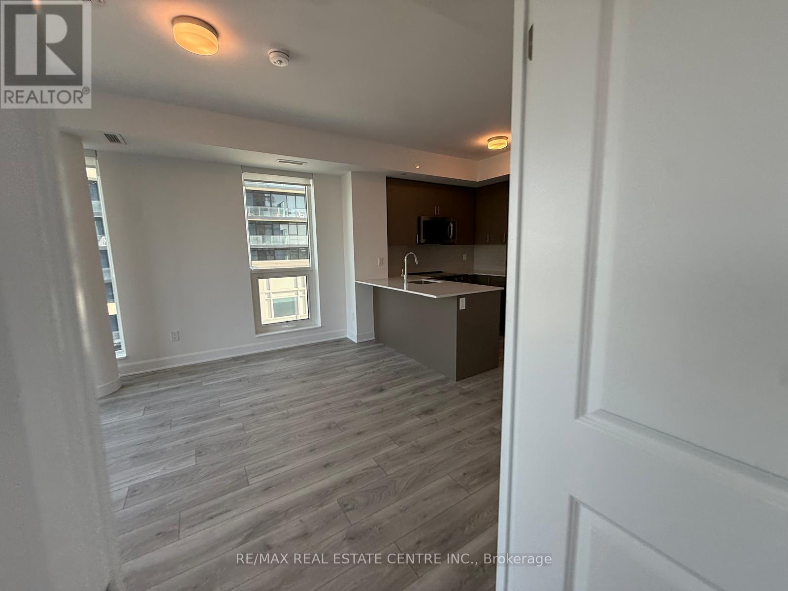 1003 - 3240 William Coltson Avenue, Oakville, Ontario L6H 8C8 - Photo 8 - W12402384