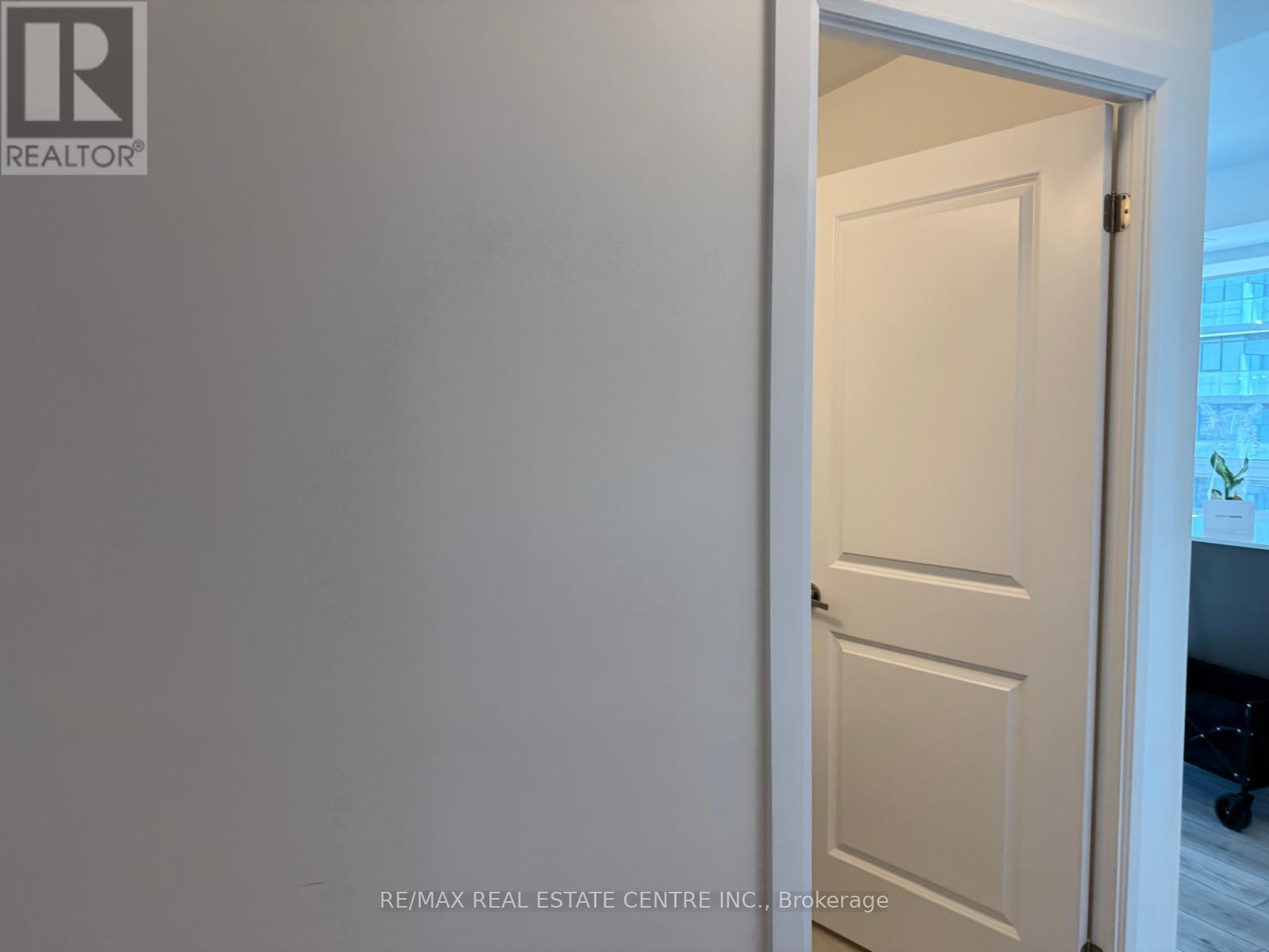 1003 - 3240 William Coltson Avenue, Oakville, Ontario L6H 8C8 - Photo 37 - W12402384