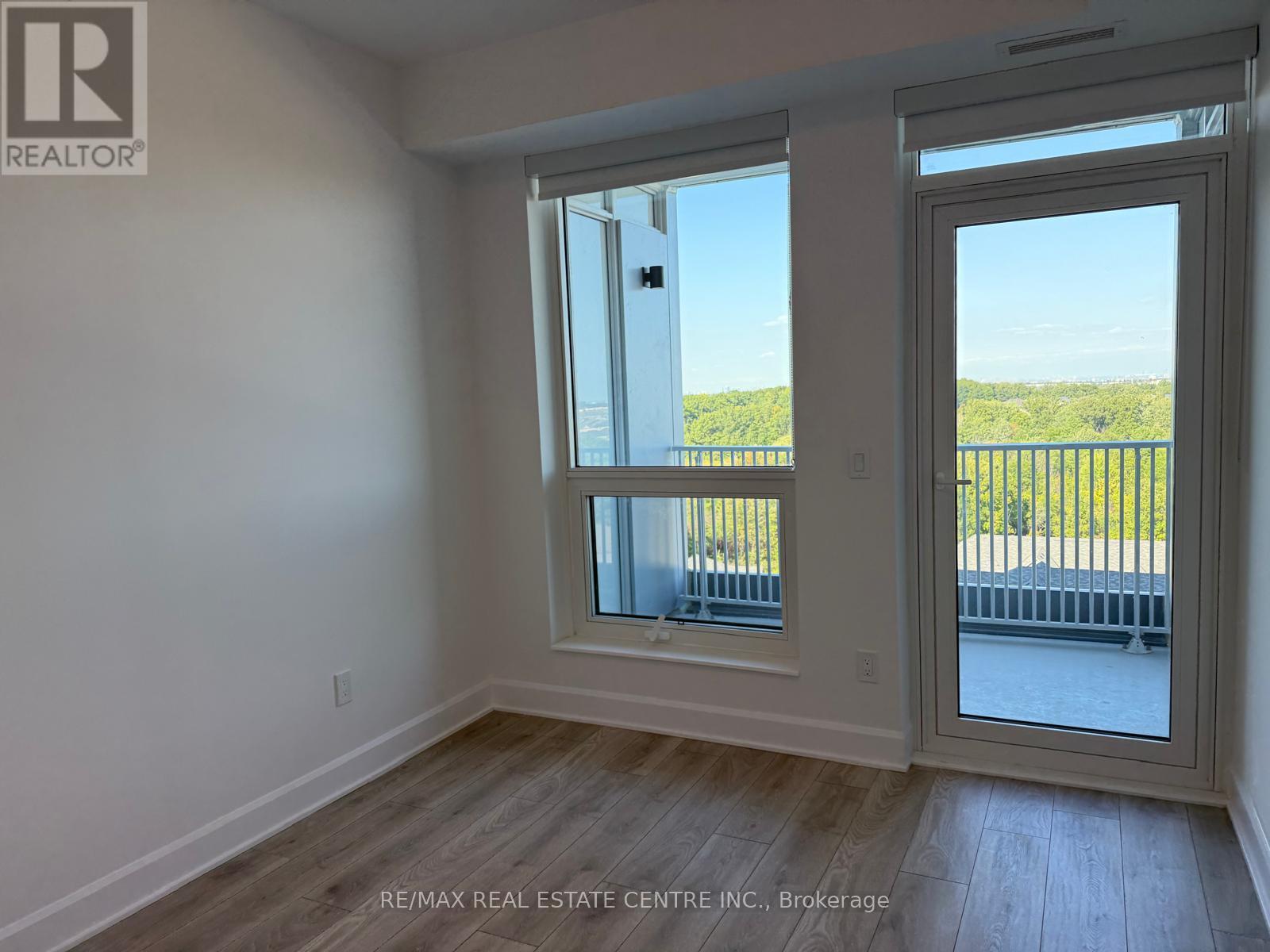 1003 - 3240 William Coltson Avenue, Oakville, Ontario L6H 8C8 - Photo 33 - W12402384