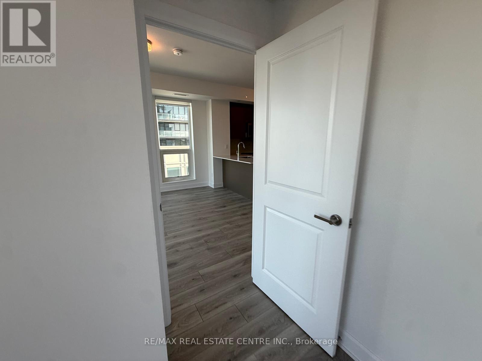 1003 - 3240 William Coltson Avenue, Oakville, Ontario L6H 8C8 - Photo 9 - W12402384