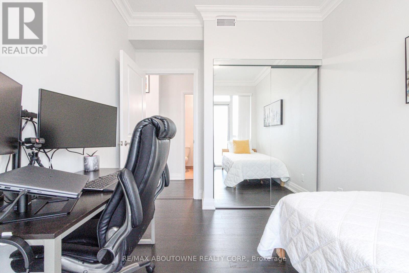 1503 - 65 Speers Road, Oakville (Oo Old Oakville), Ontario  L6K 0J1 - Photo 20 - W12495206