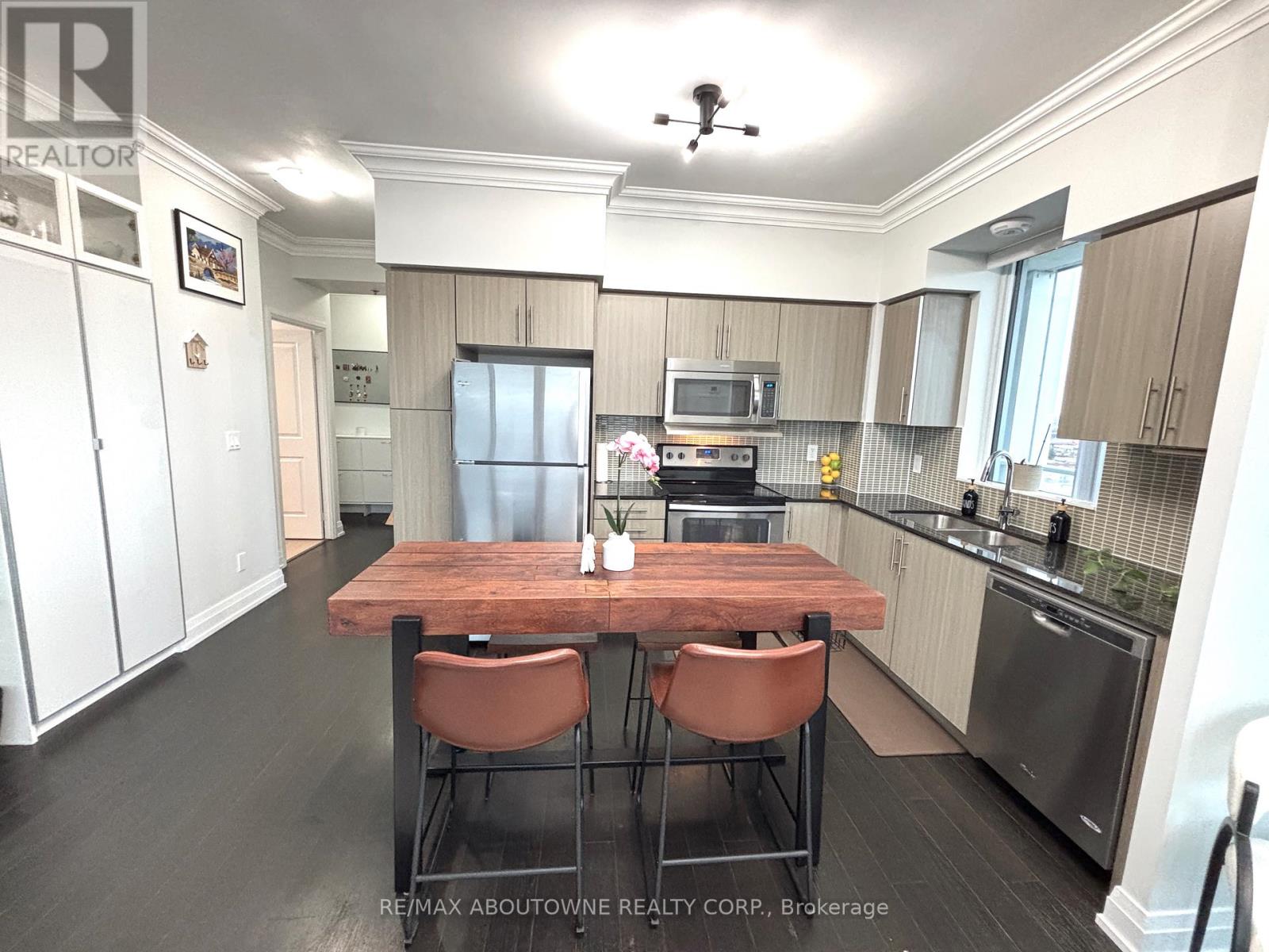 1503 - 65 Speers Road, Oakville (Oo Old Oakville), Ontario  L6K 0J1 - Photo 10 - W12495206