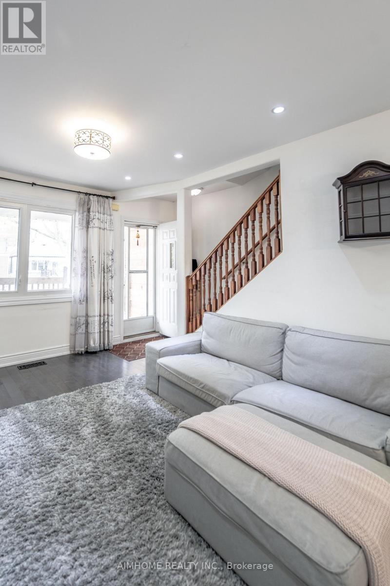 266 Coleridge Avenue, Toronto, Ontario  M4C 4J1 - Photo 5 - E12571728