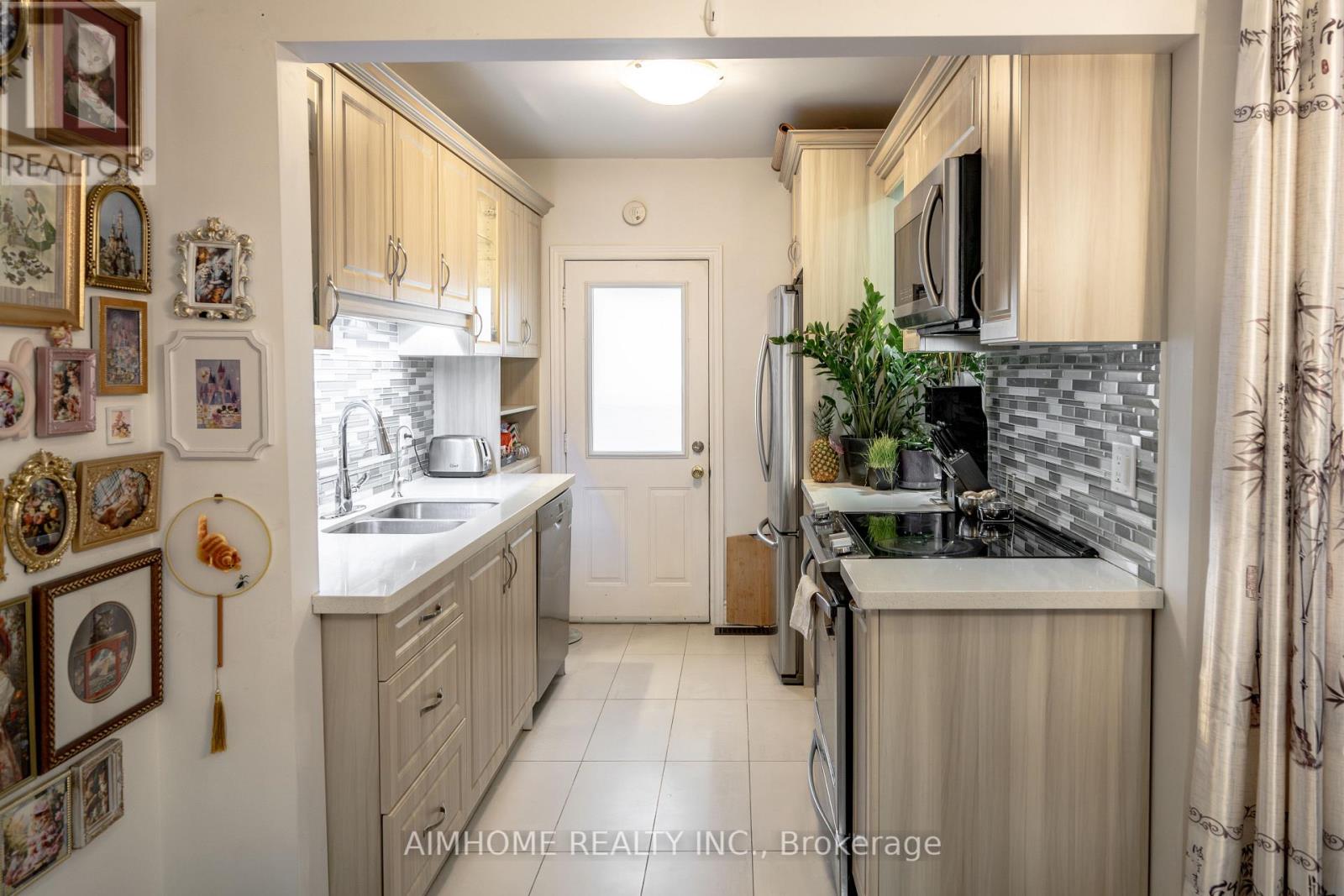 266 Coleridge Avenue, Toronto, Ontario  M4C 4J1 - Photo 7 - E12571728