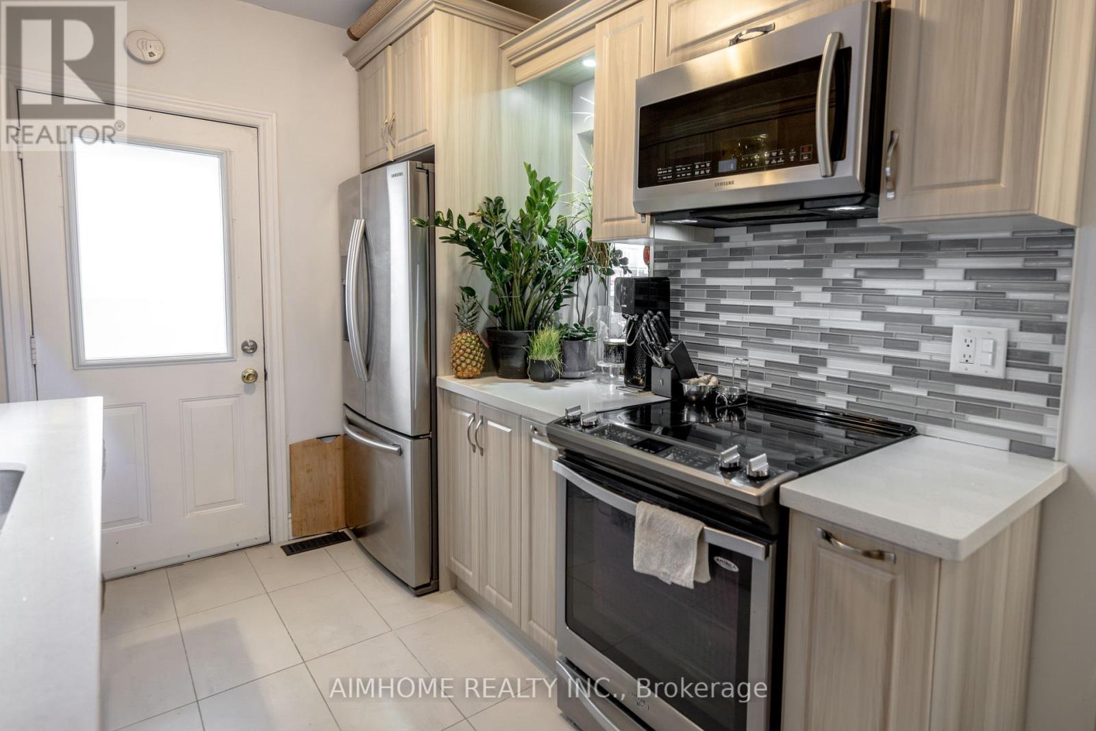 266 Coleridge Avenue, Toronto, Ontario  M4C 4J1 - Photo 8 - E12571728