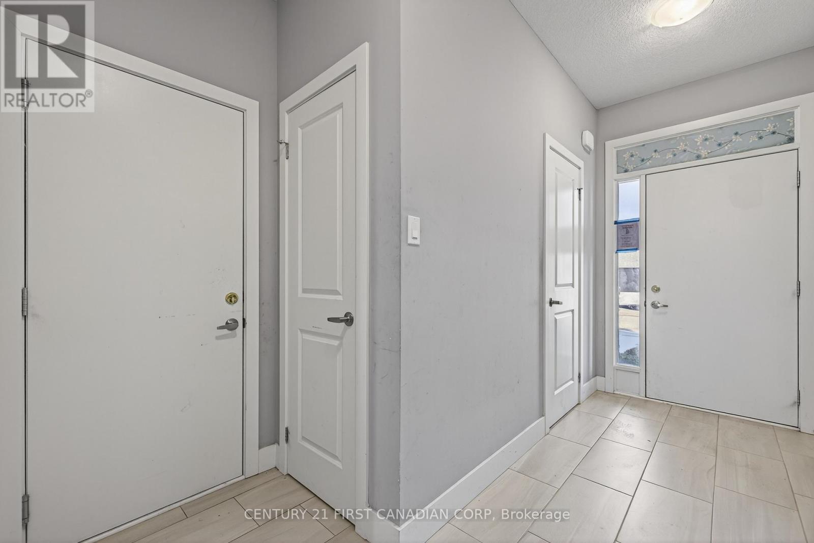 2004 Evans Boulevard, London South, Ontario  N6M 0J7 - Photo 3 - X12571952