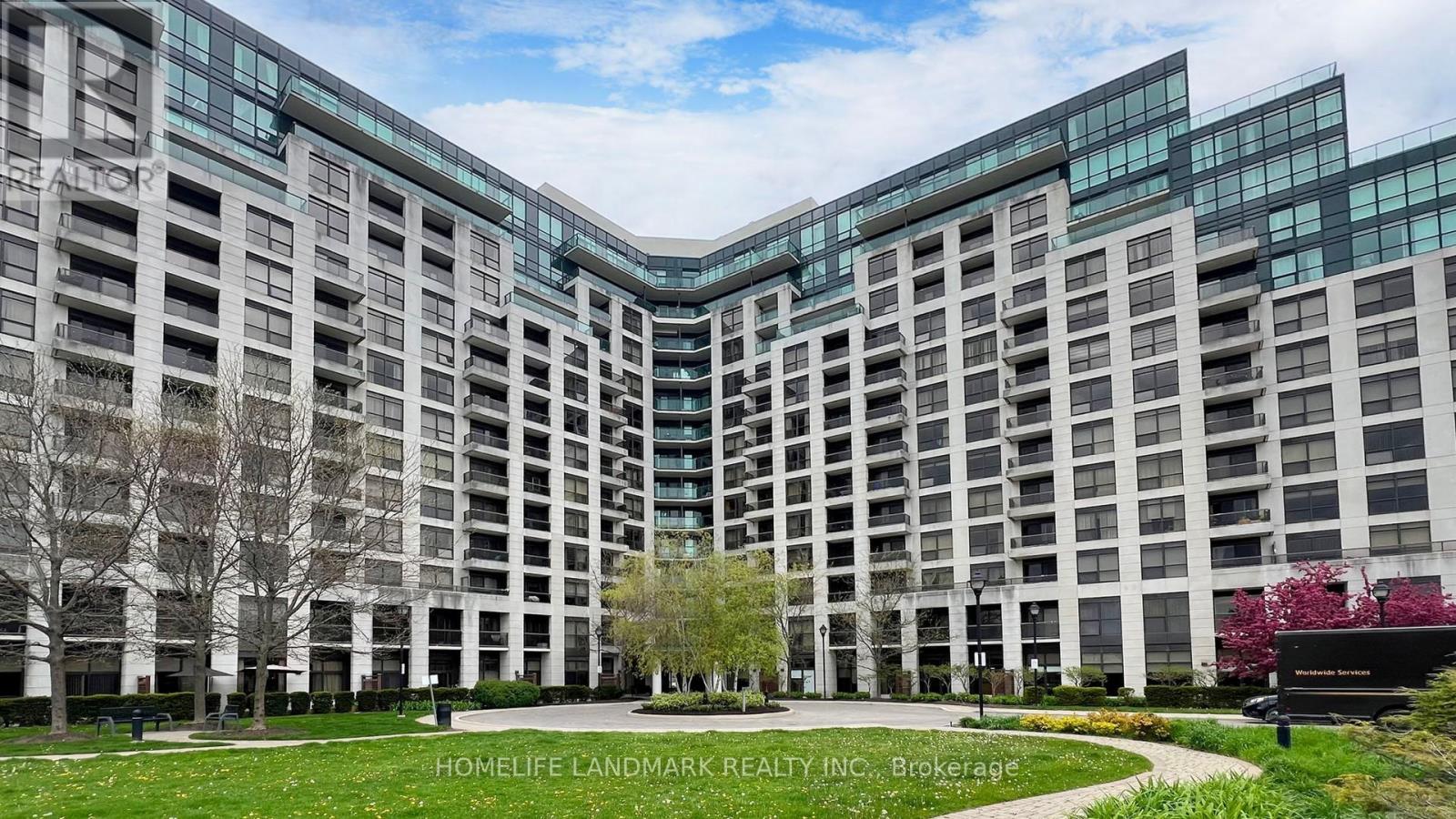 912 - 18 Harding Boulevard E, Richmond Hill, Ontario  L4C 0T3 - Photo 2 - N12571700