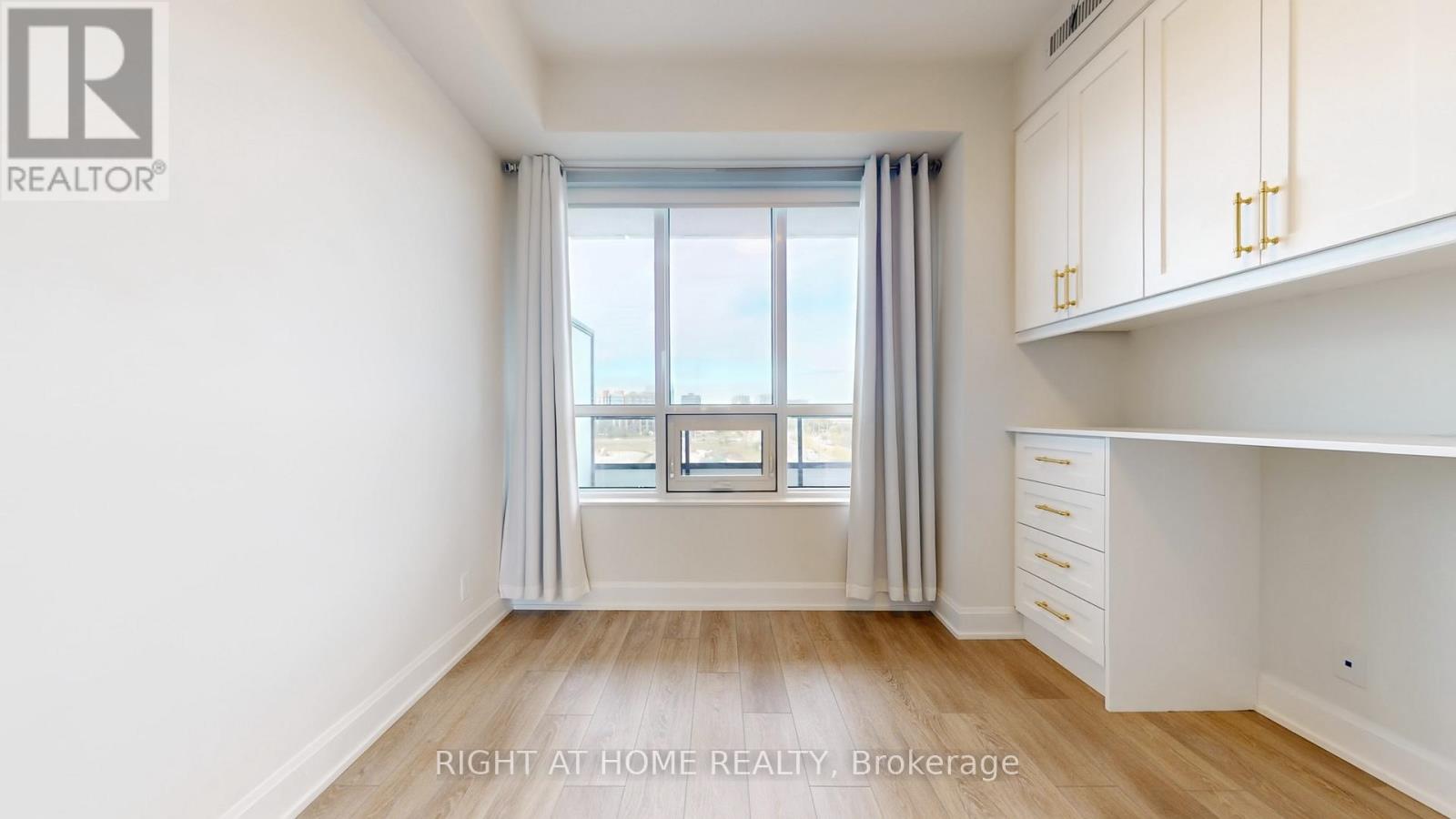 807 - 38 Water Walk Drive, Markham, Ontario  L3R 6M8 - Photo 24 - N12571704