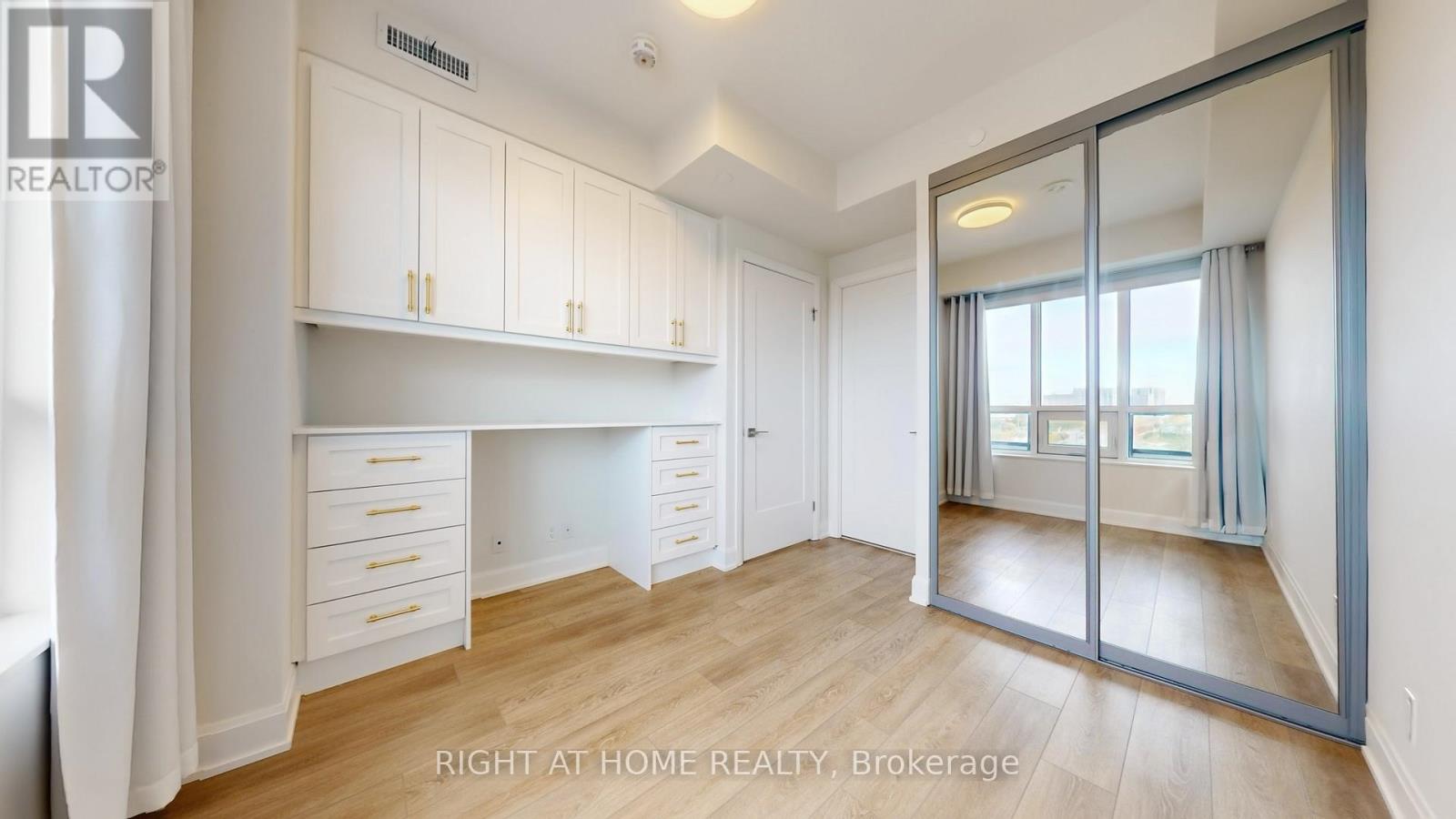 807 - 38 Water Walk Drive, Markham, Ontario  L3R 6M8 - Photo 25 - N12571704