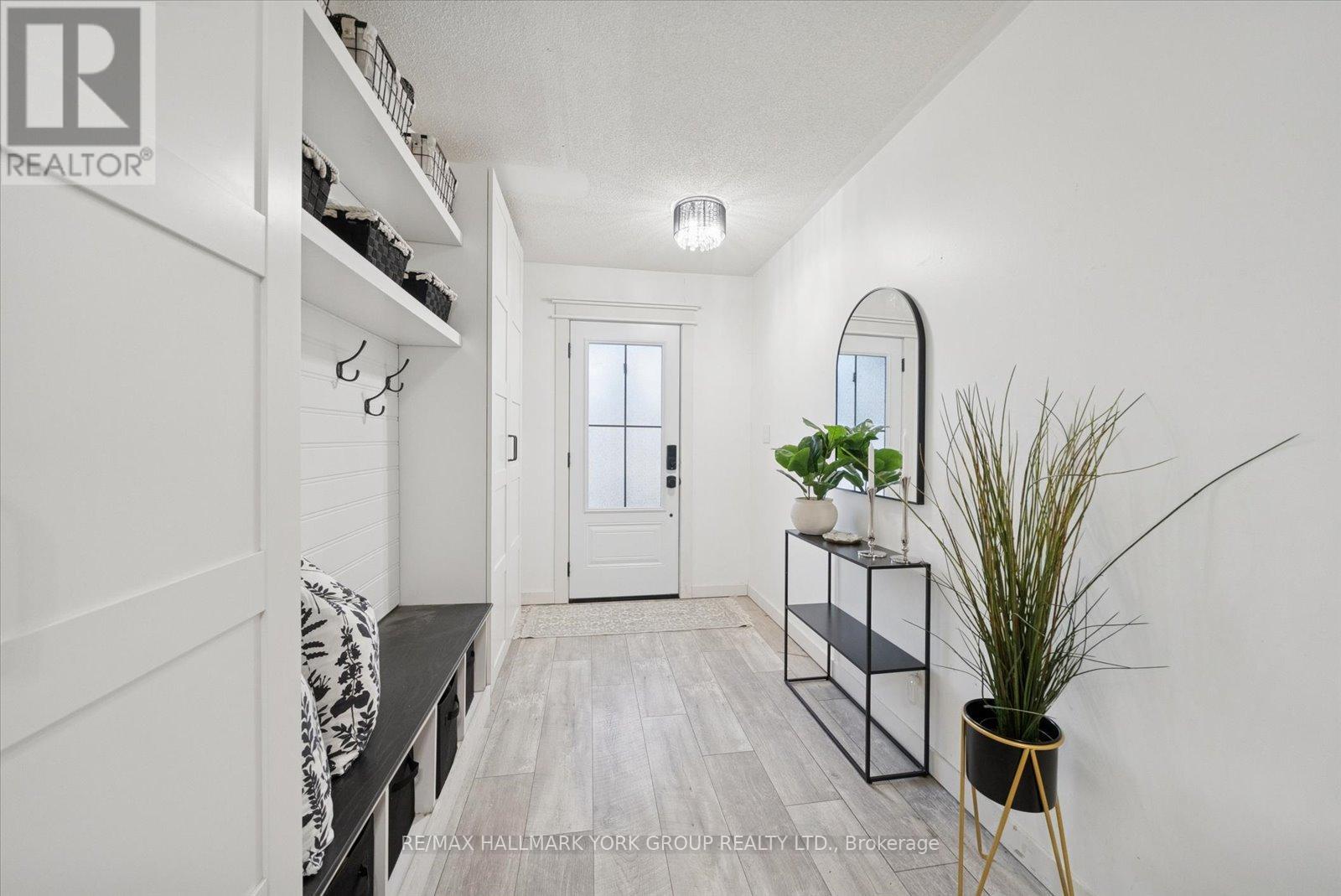 5 Burke Street, Georgina, Ontario  L0E 1R0 - Photo 4 - N12571726