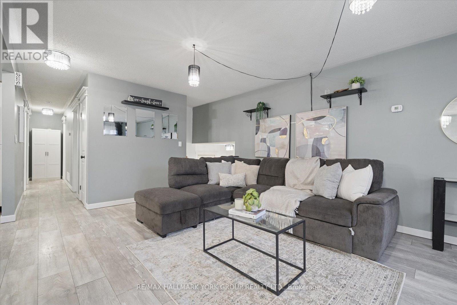 5 Burke Street, Georgina, Ontario  L0E 1R0 - Photo 8 - N12571726