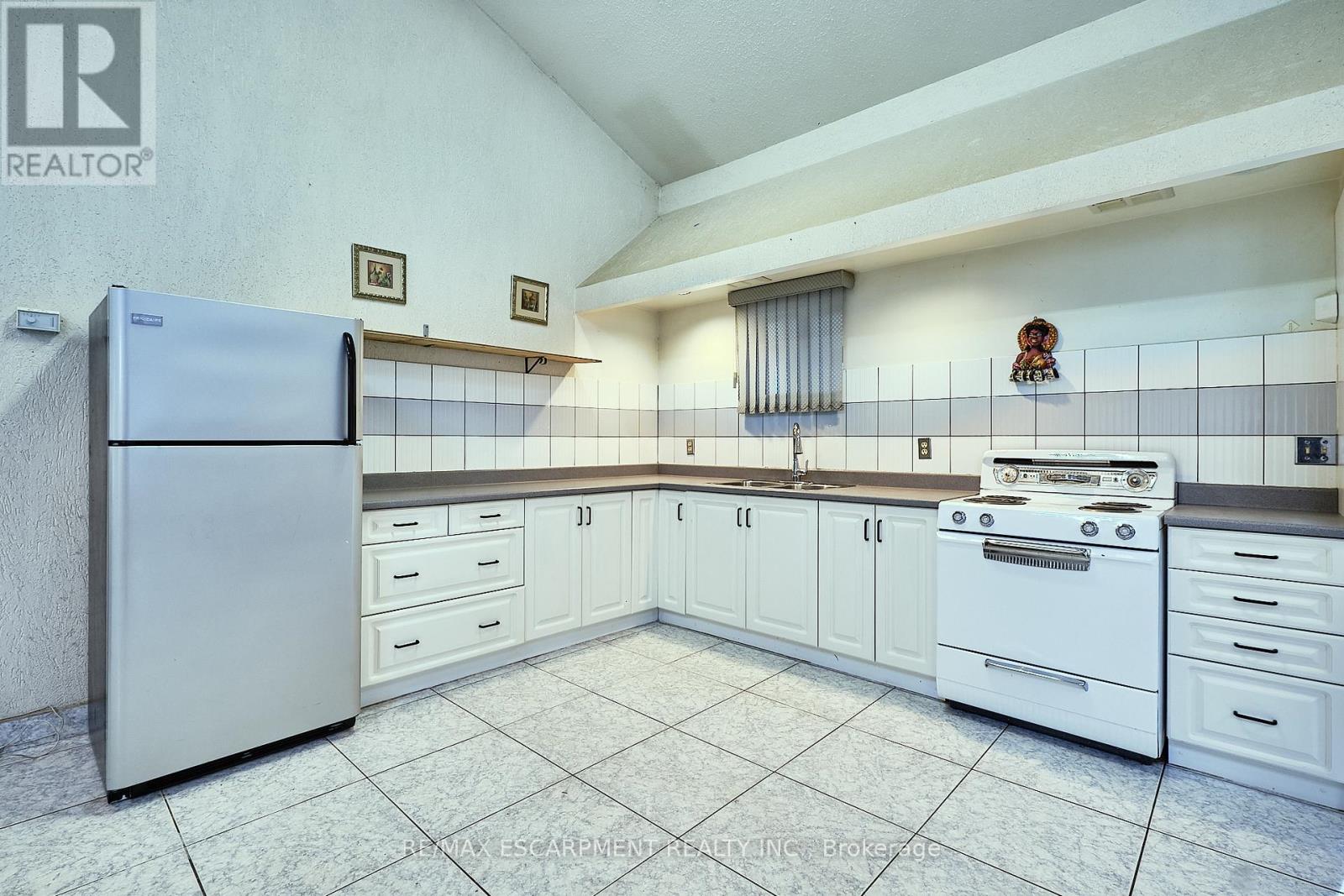 13 Balsam Avenue, Tiny, Ontario  L0L 2T0 - Photo 6 - S12571596