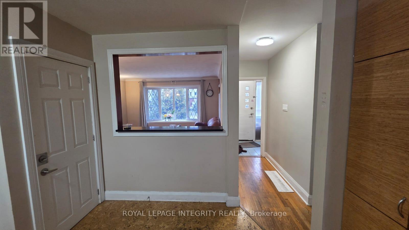 1 - 176 Oakridge Boulevard, Ottawa, Ontario  K2G 2V2 - Photo 2 - X12571792