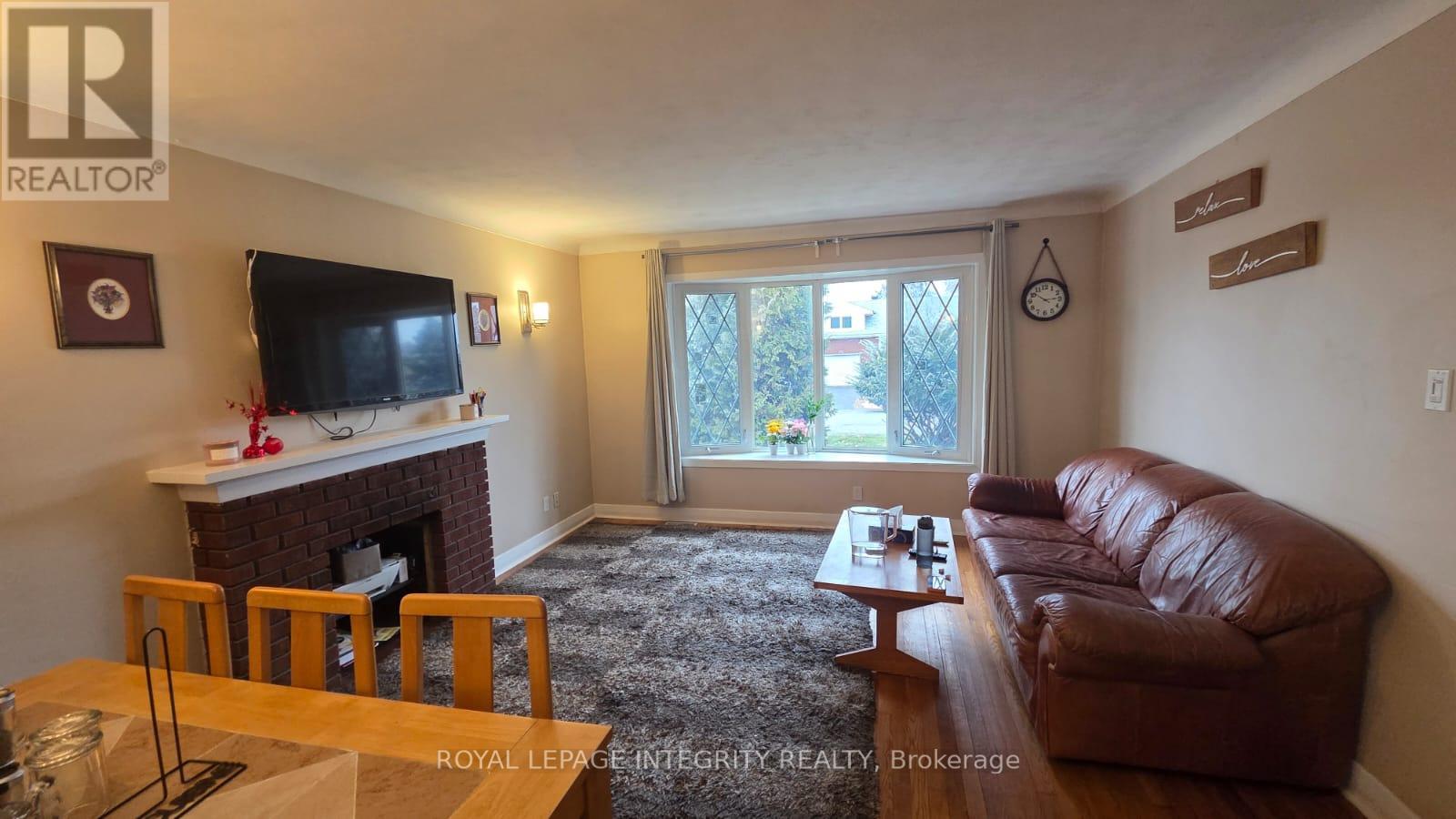 1 - 176 Oakridge Boulevard, Ottawa, Ontario  K2G 2V2 - Photo 3 - X12571792