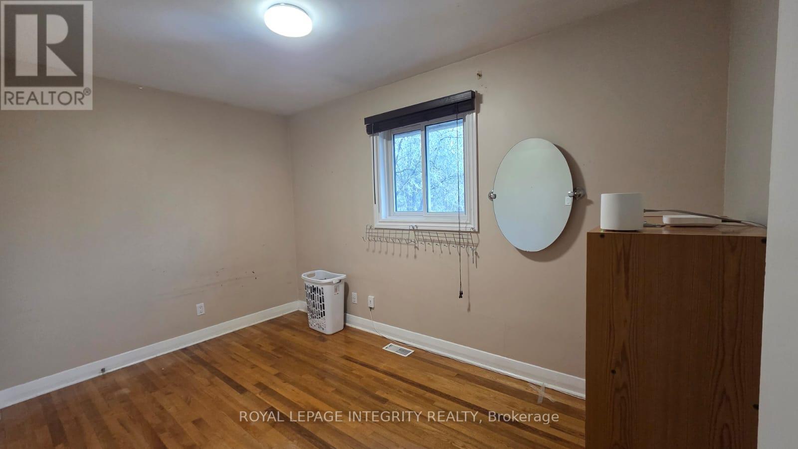 1 - 176 Oakridge Boulevard, Ottawa, Ontario  K2G 2V2 - Photo 8 - X12571792