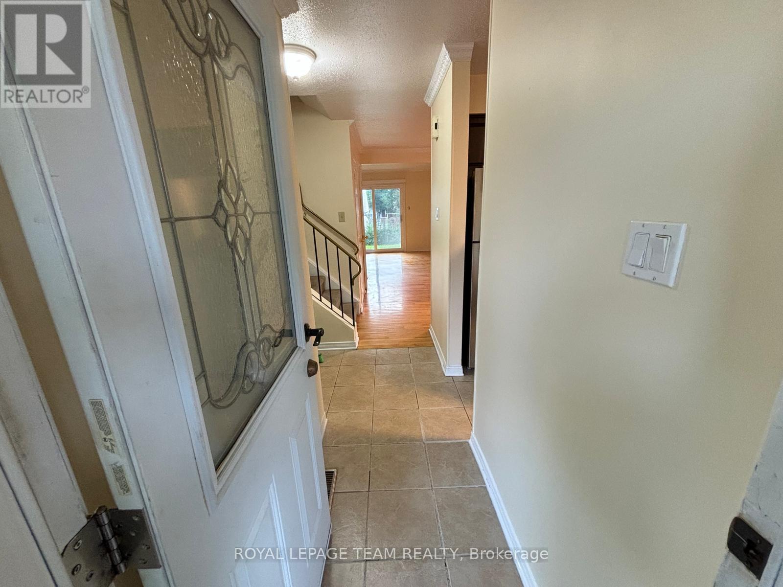 1648 Nordic Way, Ottawa, Ontario  K1B 5K4 - Photo 2 - X12571822