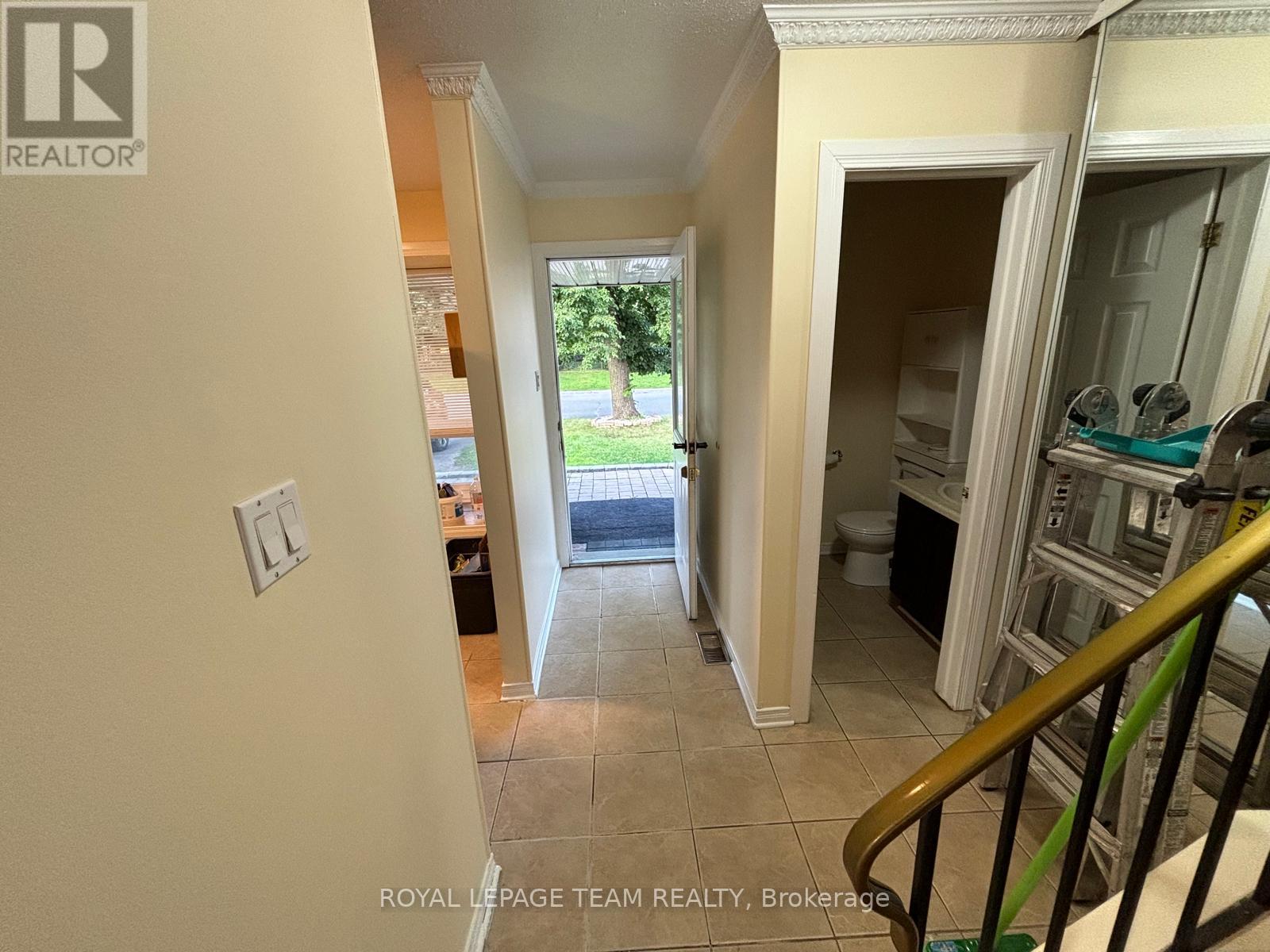 1648 Nordic Way, Ottawa, Ontario  K1B 5K4 - Photo 3 - X12571822