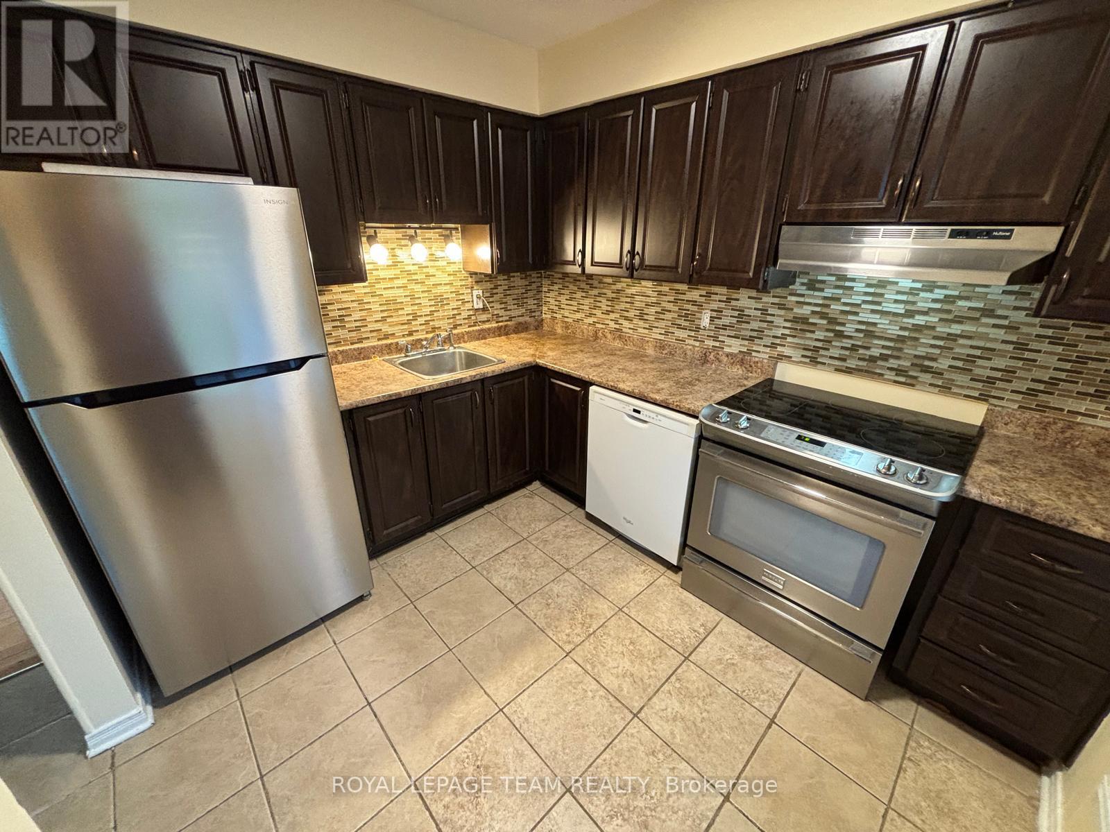 1648 Nordic Way, Ottawa, Ontario  K1B 5K4 - Photo 6 - X12571822