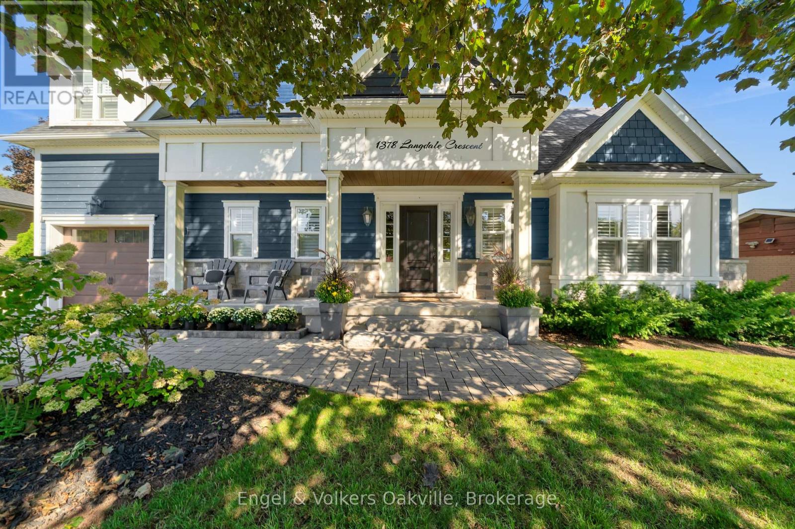 1378 Langdale Crescent, Oakville, Ontario  L6H 2K8 - Photo 1 - W12571766