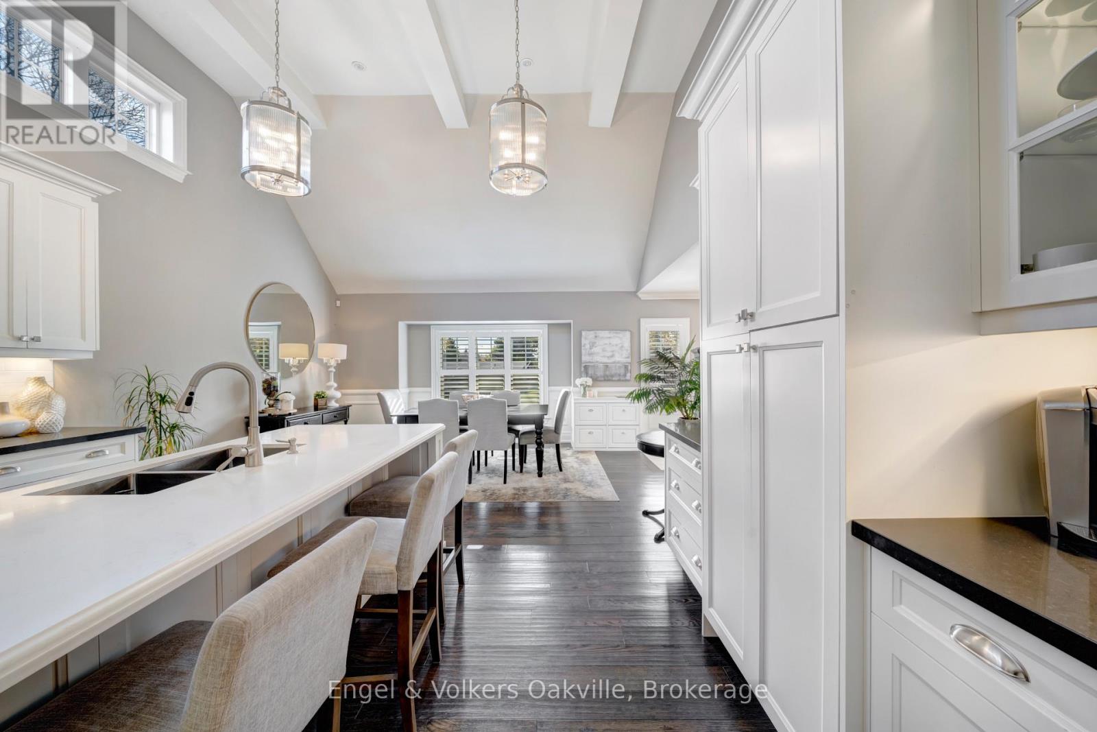 1378 Langdale Crescent, Oakville, Ontario  L6H 2K8 - Photo 10 - W12571766