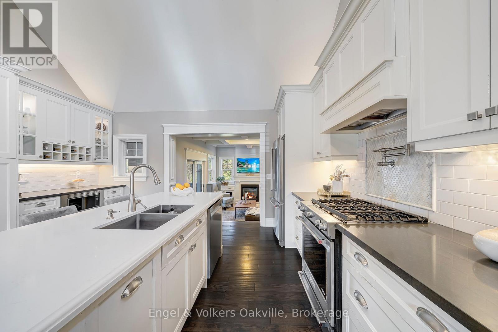 1378 Langdale Crescent, Oakville, Ontario  L6H 2K8 - Photo 13 - W12571766